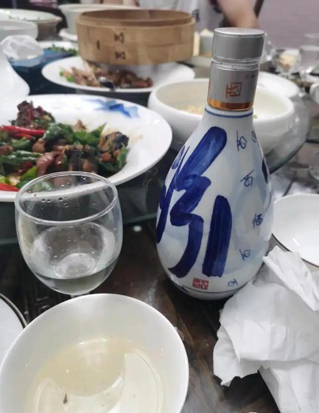 低度青花汾酒20和低度剑南春